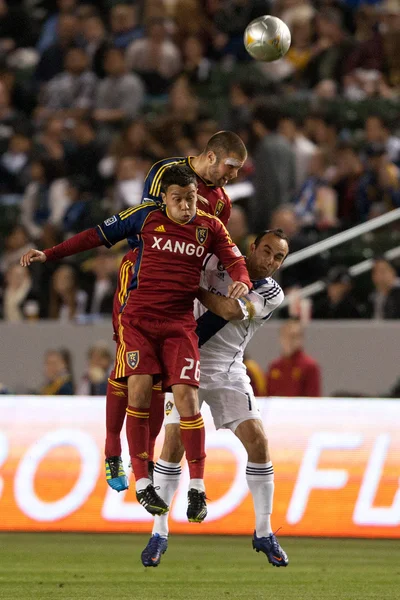 Chris wingert, sebastian velasquez ve landon donovan major league soccer oyun sırasında top için mücadele