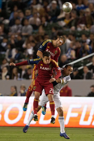 Chris wingert, sebastian velasquez ve landon donovan major league soccer oyun sırasında top için mücadele