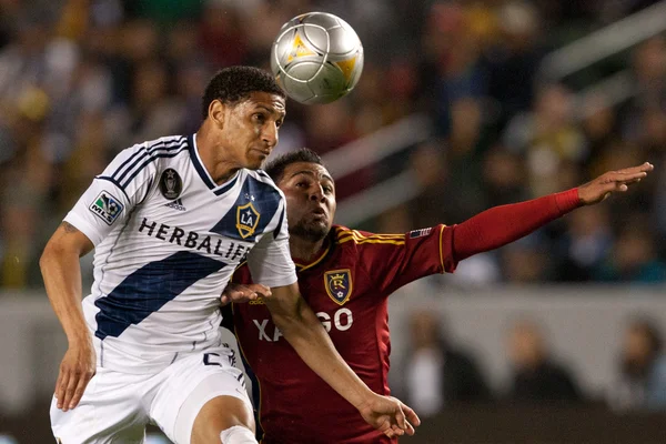 grappig meisje met geschilderde handen