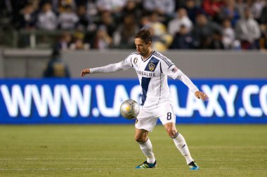 Marcelo sarvas topu major league soccer oyun sırasında denetler.