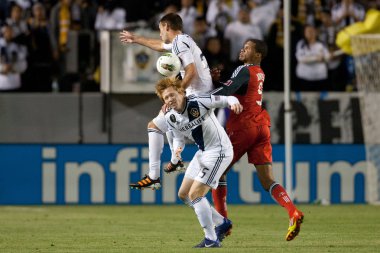 Ryan johnson, tommy ve daniel keat meyer savaşmak için topu oyun sırasında