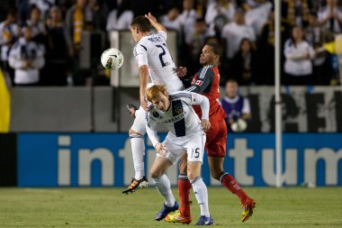 Ryan johnson, tommy ve daniel keat meyer savaşmak için topu oyun sırasında