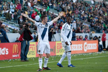 Robbie keane ve edson buddle kutlamak bir gol oyun sırasında