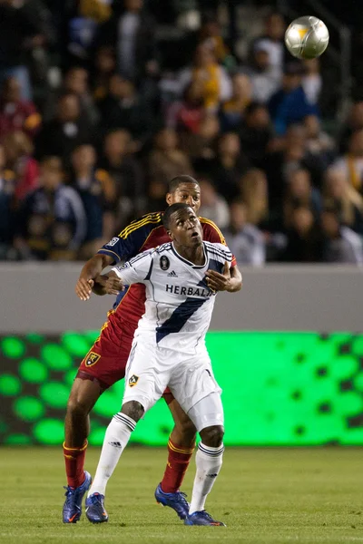 Edson Buddle e Chris Schuler in azione durante la partita della Major League Soccer — Foto Stock