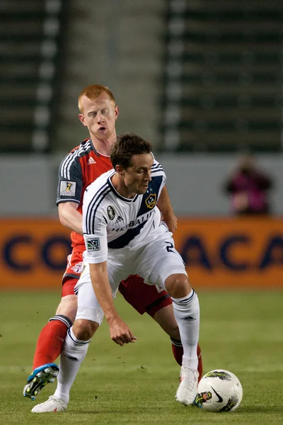 Todd Dunivant and Richard Eckersley fight for the ball during the game — Stock Photo, Image