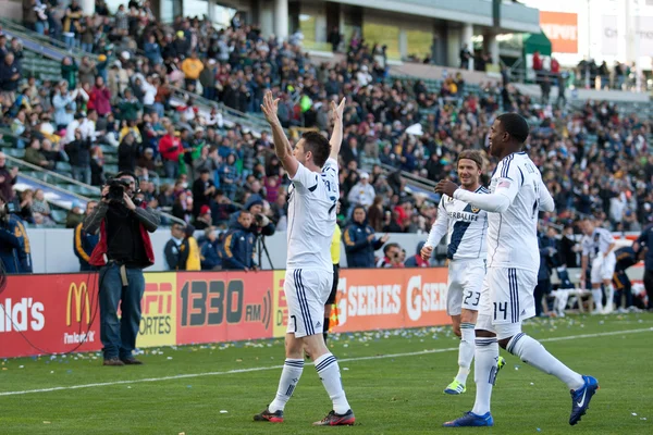 Robbie Keane celebrates a goal during the game — Stock Photo, Image