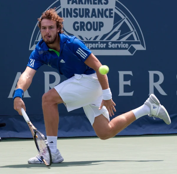 Ernests Gulbis em ação durante o jogo — Fotografia de Stock