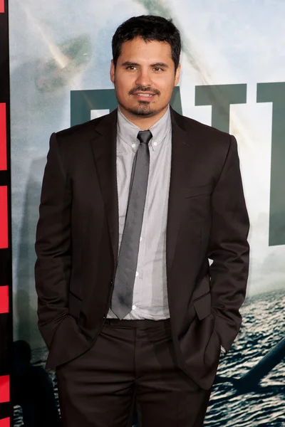 Michael pena aankomt op columbia foto's première — Stockfoto