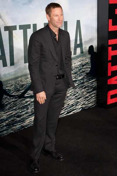 Аарон Экхарт прибыл на премьеру Columbia Pictures — стоковое фото