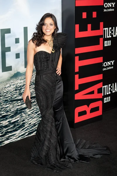 Michelle rodriguez anländer till columbia bilder premiär — Stockfoto