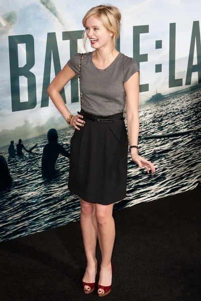 Sara Paxton arriva alla premiere della Columbia Pictures — Foto Stock