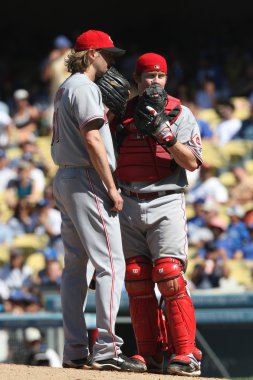 Bronson arroyo ve ryan hanigan Höyük oyun sırasında kısa bir görüşme var.