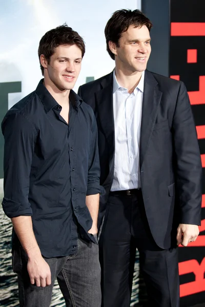 Steven r. mcqueen a luc robitaille dorazí na columbia obrázky premiéra — Stock fotografie