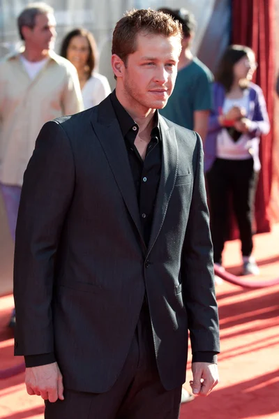 Josh Dallas arrives at the Los Angeles premiere — Stock Photo, Image