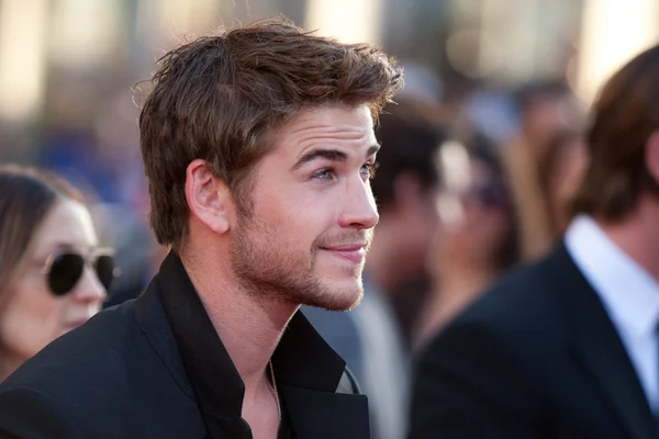 Liam Hemsworth arrives at the Los Angeles premiere — Stockfoto