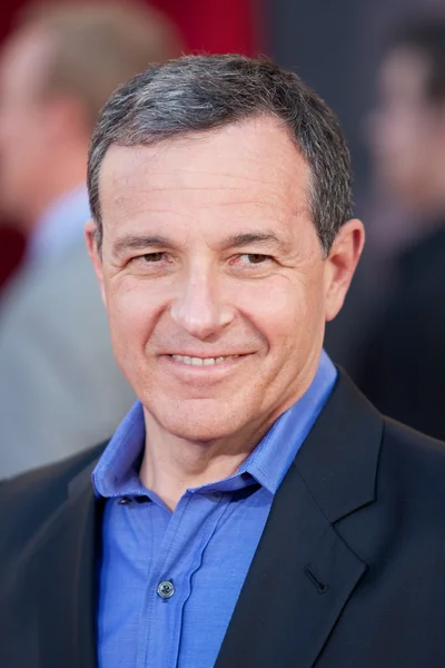 Robert iger dorazí v los angeles premiéru — Stock fotografie