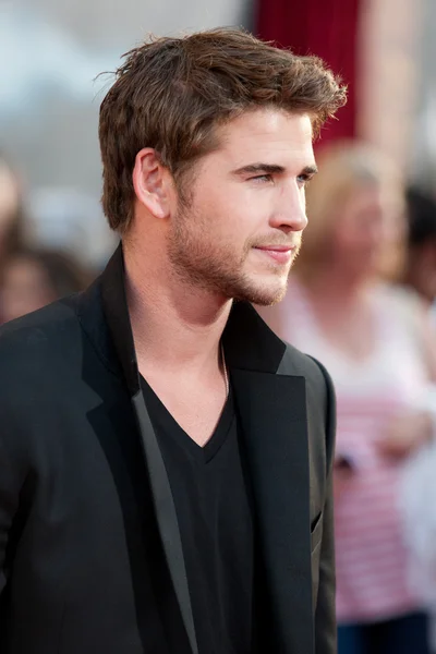 Liam Hemsworth arrives at the Los Angeles premiere — Stockfoto
