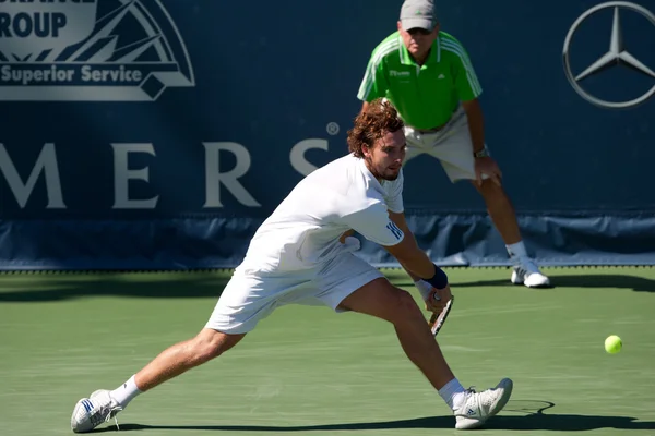 Ernests Gulbis em ação durante o jogo — Fotografia de Stock