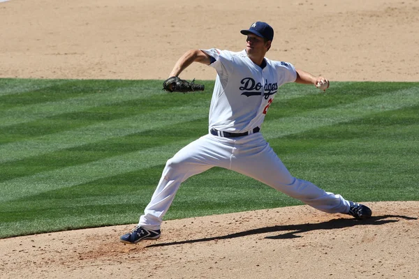 CLAYTON KERSHAW pitches during the game — Stock Photo, Image