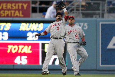 Erick aybar geri pedal juan ise yüksek bir top yakalamayı rivera görünüyor maç sırasında