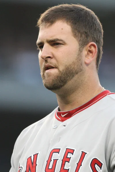 Mike Napoli waits for a bat boy to bring him his hat and glove after he striked out during the match — Stock Photo, Image