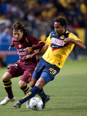 Daniel alcantar ve jean beausejour kavga sırasında InterLiga 2010 maç topu
