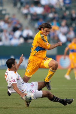 Hugo sanchez ve francisco fonseca InterLiga 2010 maç sırasında eylem