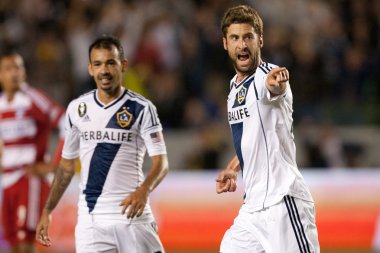 Pat noonan gol major league soccer oyun sırasında kutluyor.