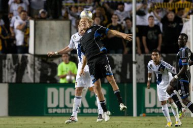 görünüp lenhart ve bryan Galya major league soccer oyun sırasında bir başlık için mücadele