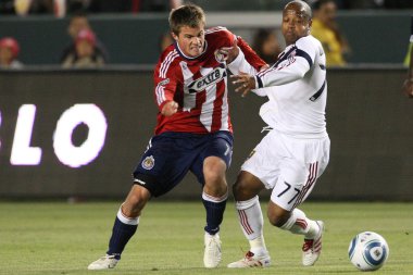 Justin braun ve andy williams oyun sırasında top için mücadele