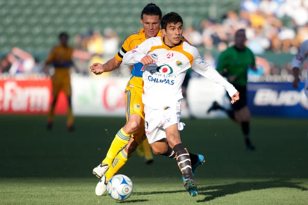Ezequiel Orozco and Fernando Ortiz in action during the InterLiga 2010 match — Stock Photo, Image