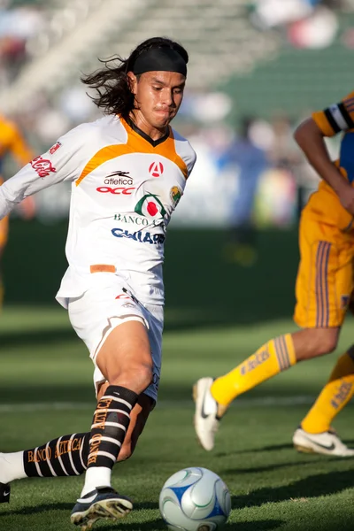 Gerardo Flores en acción durante el partido InterLiga 2010 — Foto de Stock