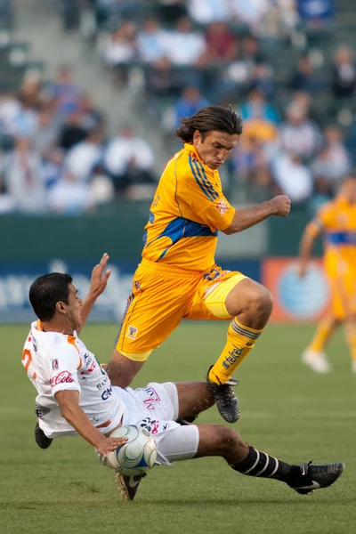 Hugo Sanchez and Francisco Fonseca in action during InterLiga 2010 match — Stock Photo, Image