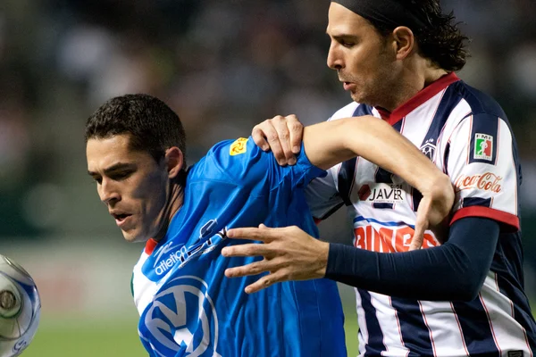 Hercules Gomez and Duillo Davino in action during InterLiga 2010 match — Stock Photo, Image