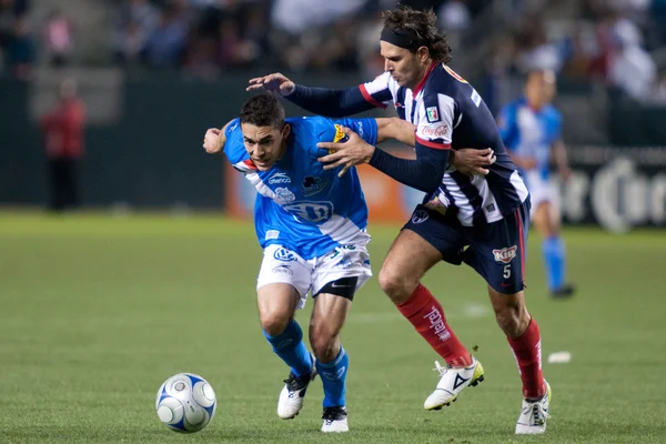 Hercules Gomez and Duillo Davino in action during InterLiga 2010 match — Stock Photo, Image