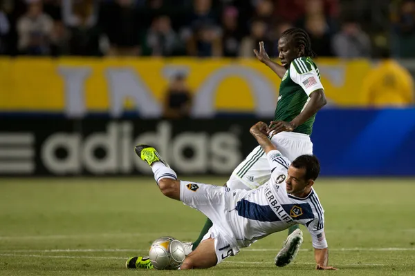 Diego Chara e Juninho durante la partita della Major League Soccer — Foto Stock