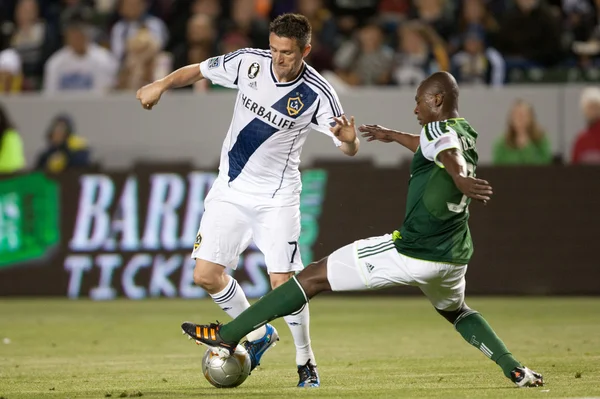 Robbie keane ve hanyer mosquera sırasında major league soccer oyunu — Stok fotoğraf