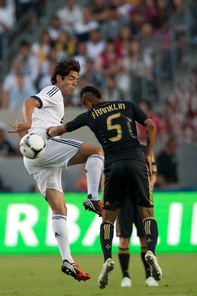 Kaka et Sean Franklin en action pendant le match du Défi mondial de football — Photo