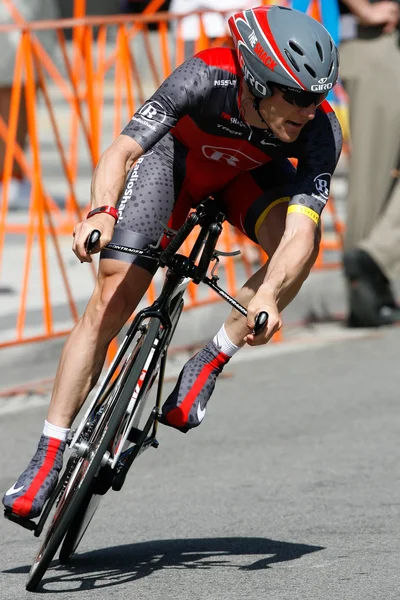 Levi Leipheimer rides his time trial through out downtown Los Angeles — Stock Photo, Image