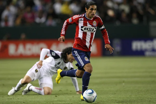 Mariano Trujillo supera a Fabian Espindola durante el partido —  Fotos de Stock