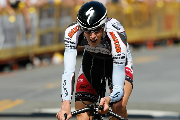 Marc de maar kruist de finishlijn in uitputting na het voltooien van zijn tijdrit in downtown los angeles — Stockfoto