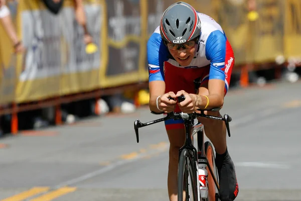 Janez Brajkovic rides his time trial throughout downtown Los Angeles — Stock Photo, Image
