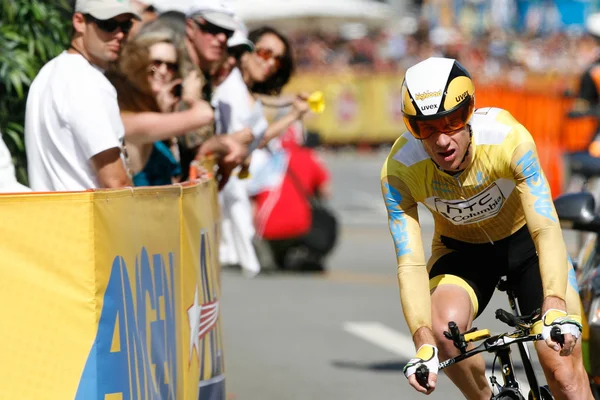 Michael Rogers rides his time trial throughout downtown Los Angeles — Stock Photo, Image