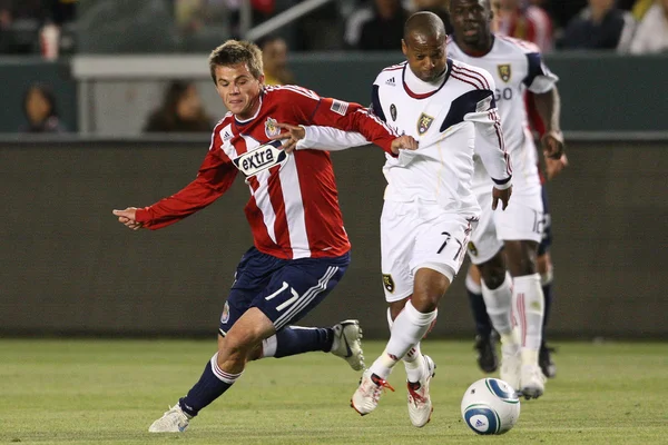 Justin braun ve andy williams oyun sırasında top için mücadele