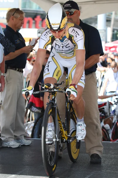 Tony Martin gets ready to ride his time trial throughout downtown Los Angeles — Stock Photo, Image