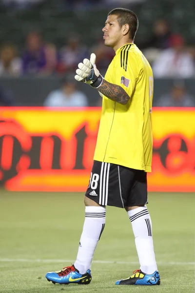 Nick Rimando diz a sua defesa para avançar durante o jogo — Fotografia de Stock