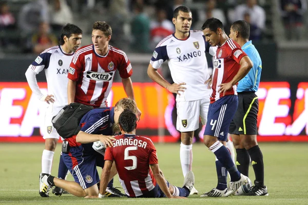 Marcelo Saragosa gets checked out by medical staff during the game — Stock Photo, Image