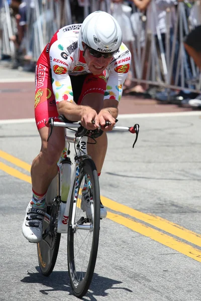 Jeremy Powers rides his time trial throughout downtown Los Angeles — Stock Photo, Image