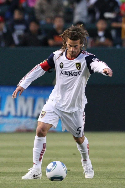Kyle Beckerman controls and passes the ball during the game — Stock Photo, Image