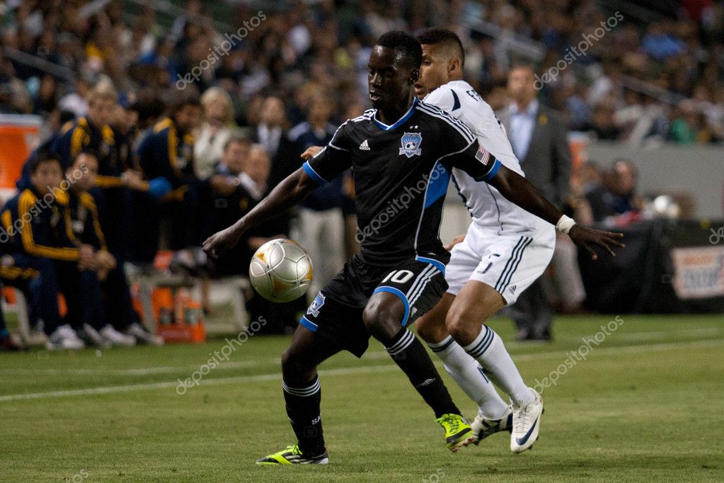 Саймон Докинз И Шон Франклин В Действии Во Время Матча Высшей Лиги.